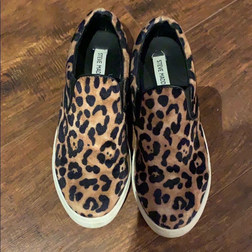 Steve Madden ecentric slip on